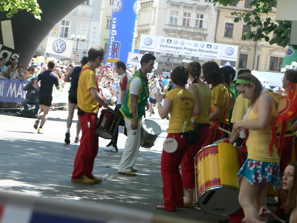 Maraton 08 119.jpg - a kepala vyhrává, už se spojili a přibyla výborná tanečnice.